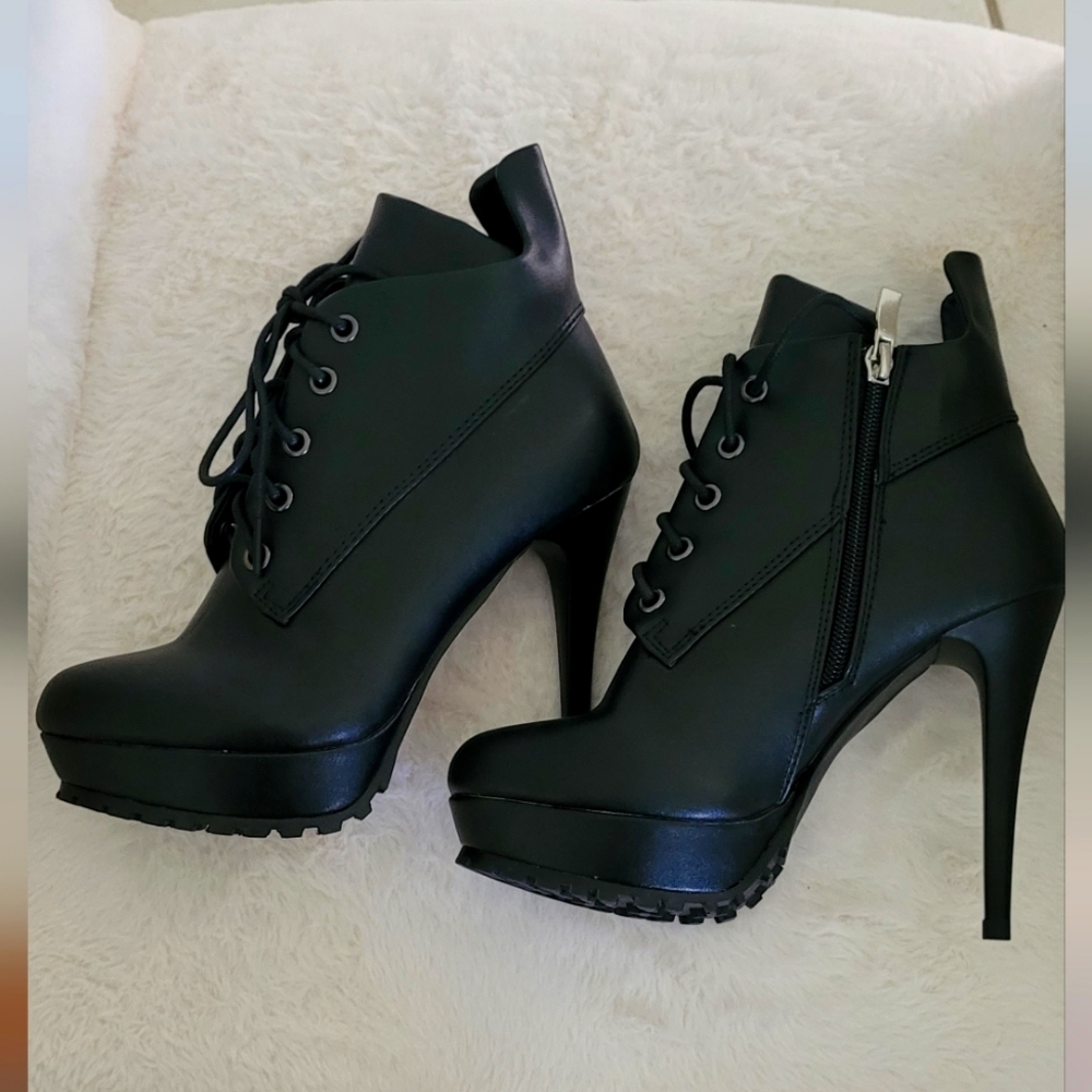 OLI Black Booties